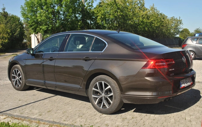 Volkswagen Passat cena 64900 przebieg: 146480, rok produkcji 2017 z Czersk małe 277